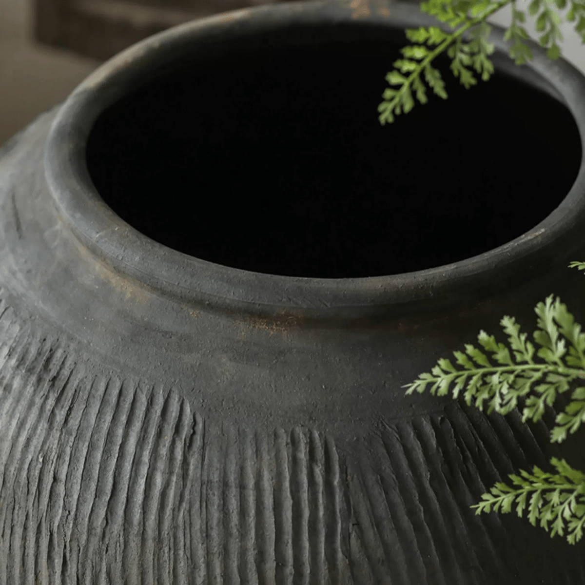 Round Earthenware Gray Pot