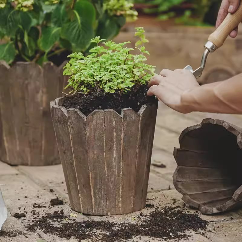 Spliced Solid Wood Planter Round