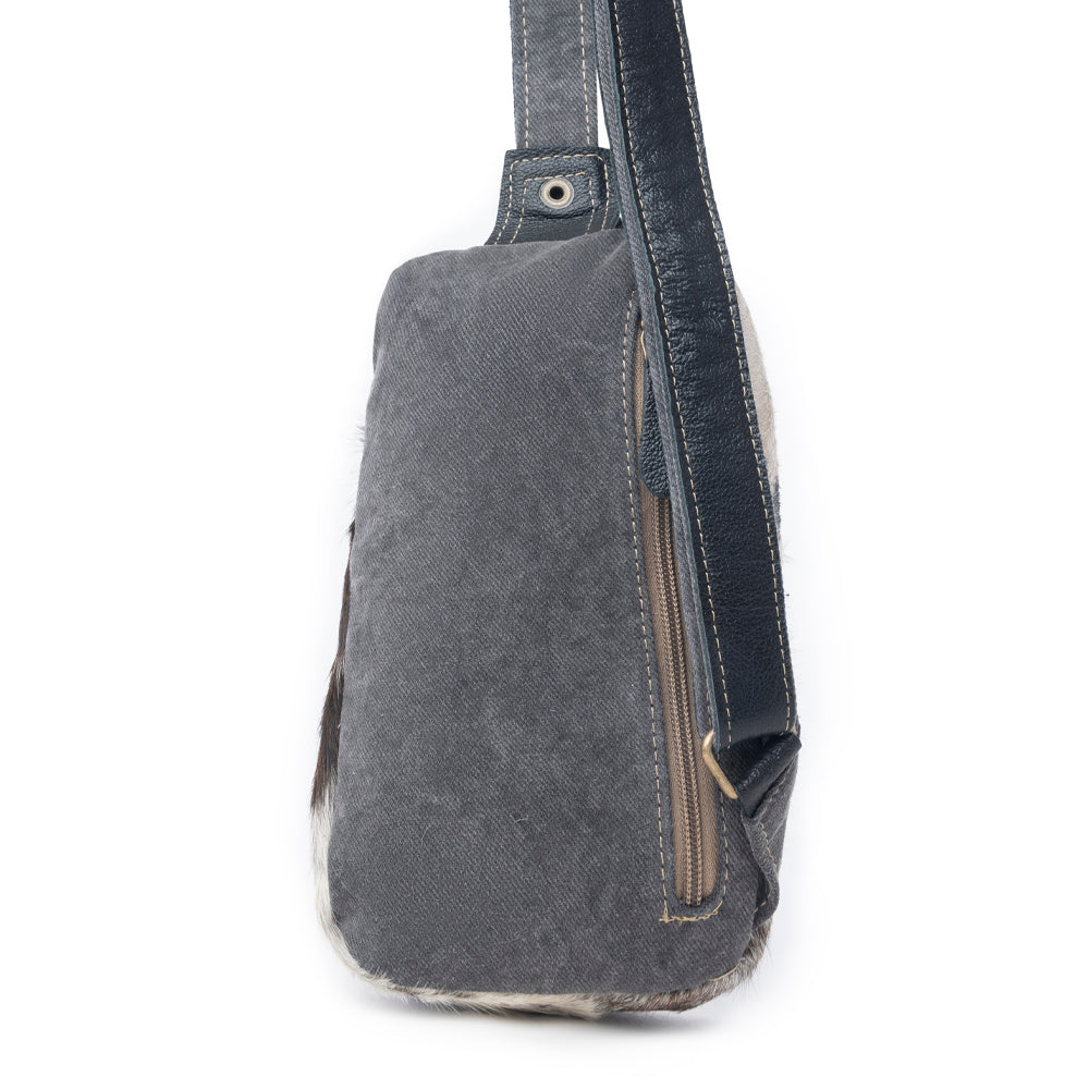 Robnette Ranch Fanny-Pack Bag in Dark & White