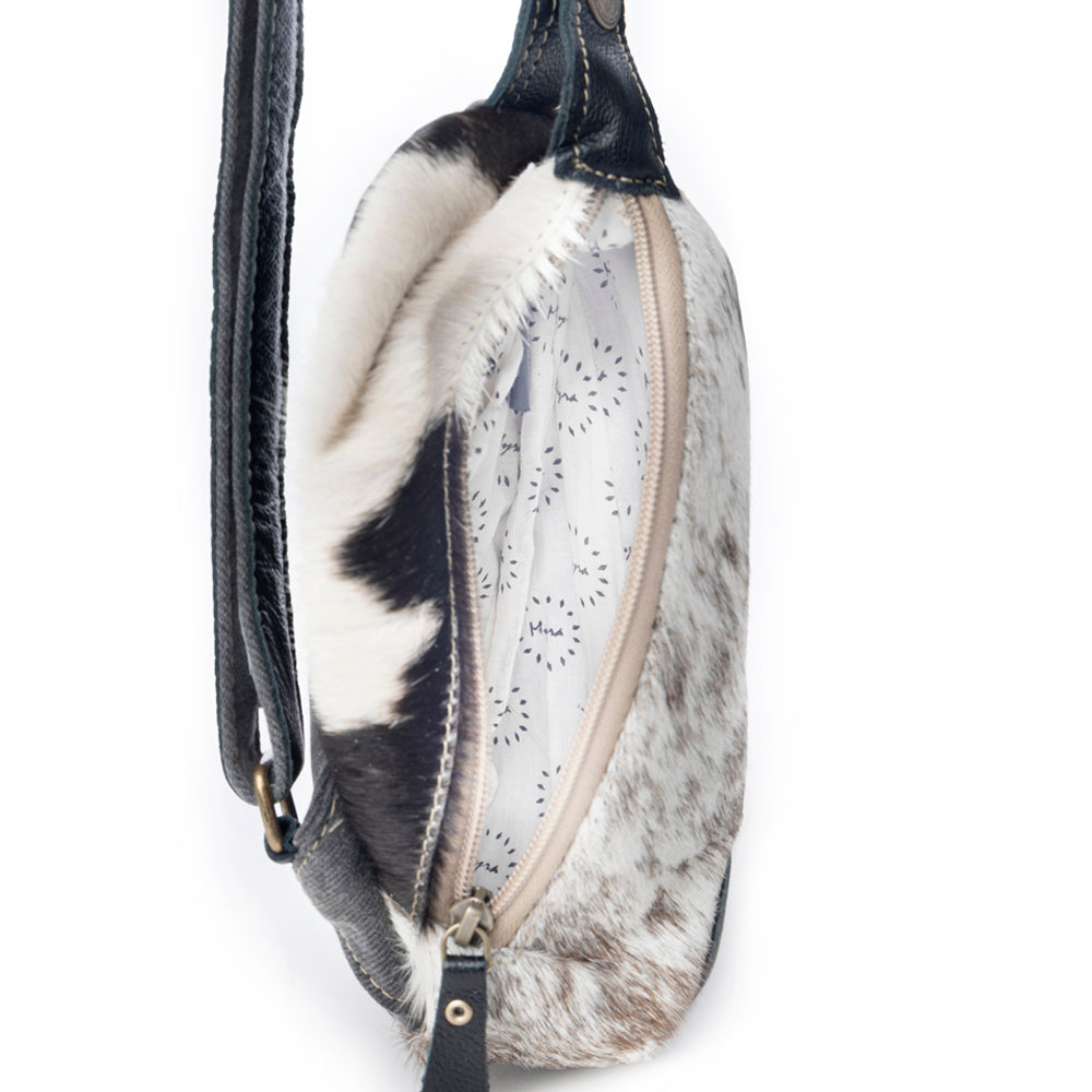 Robnette Ranch Fanny-Pack Bag in Dark & White