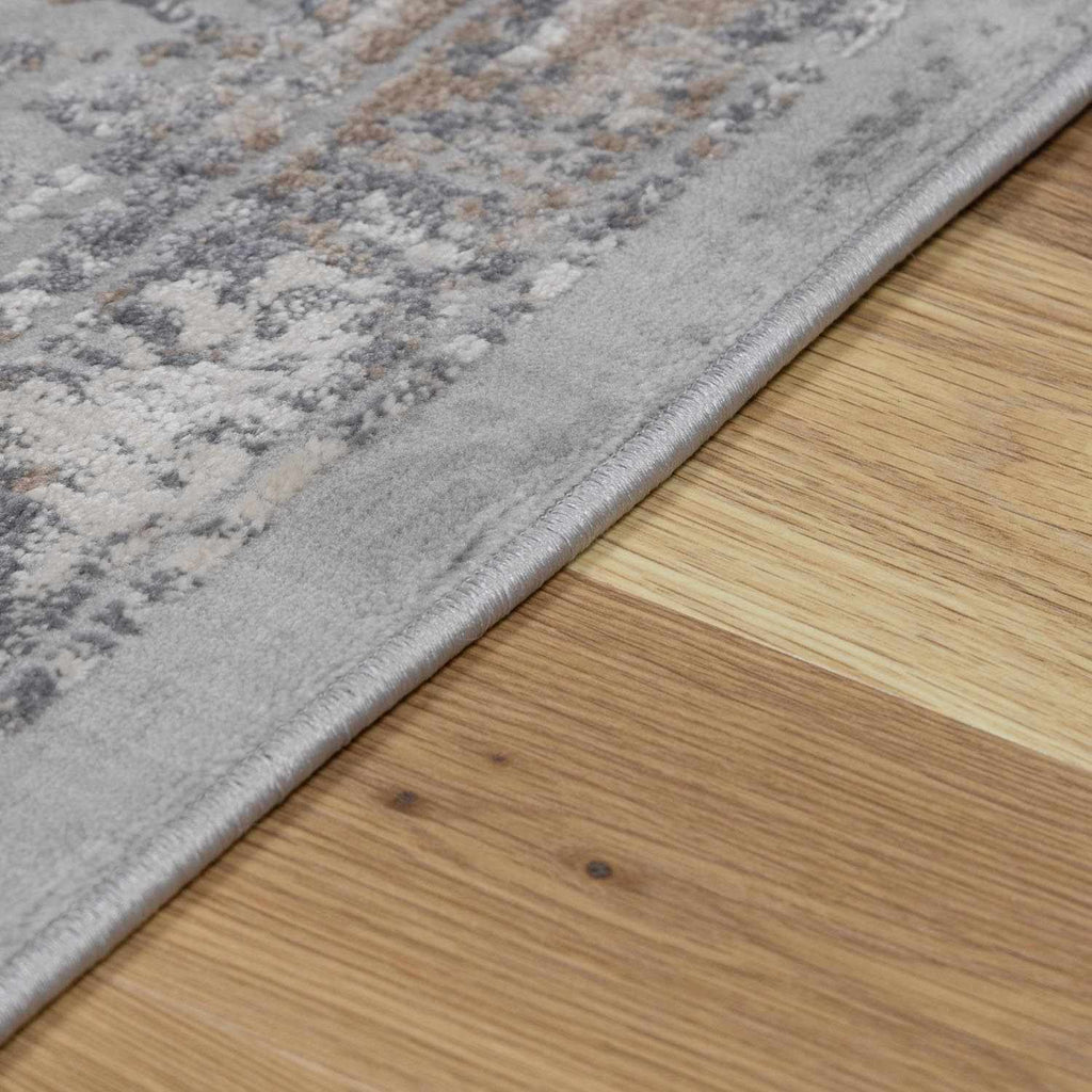 Speaks Traditional Textured Luxe Rug