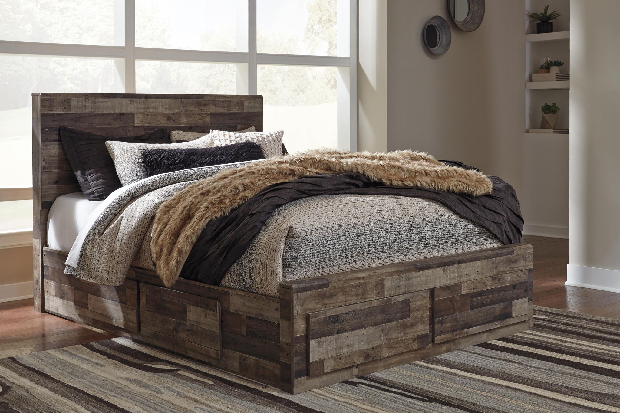 Derekson - Panel Bed