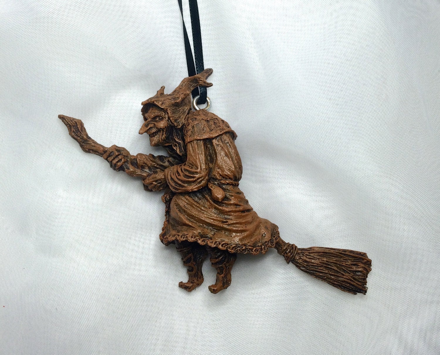 La Befana the Witch Ornament, Hand Painted Resin Sculpture |Rustic Folklore Crone Figurine |Christmas Witch Pagan Ornament for Holiday Decor