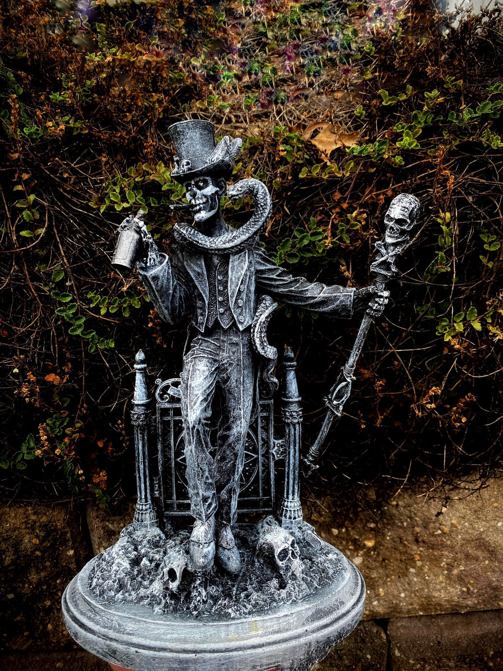Baron Samedi, Voodoo Loa of Death Statue, Hand Painted Resin Sculpture | Legendary Voodoo Figurine | Gothic Altar Statue for Witchy Decor