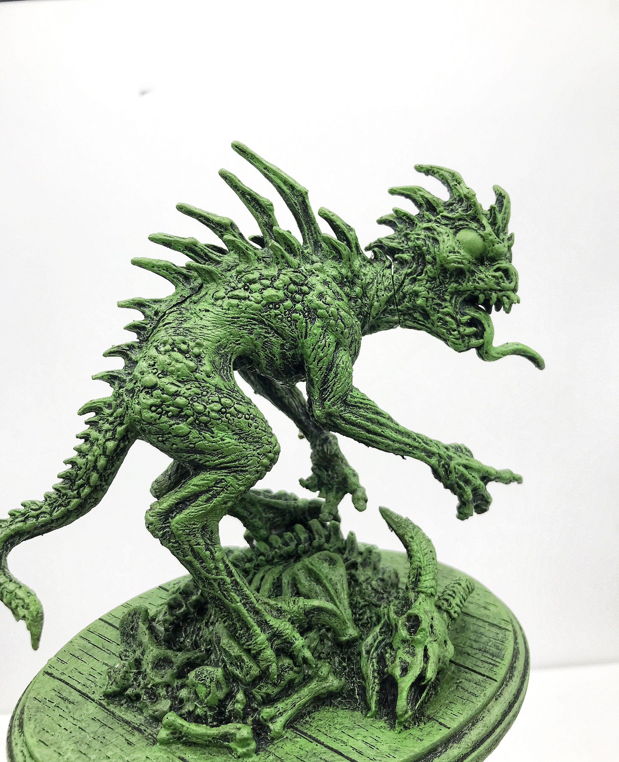 Chupacabra Statue, Hand Painted Resin Sculpture |Cryptozoology Creature Figurine |Urban Legend Chupacabra Monster Figurine, Horror Art Decor