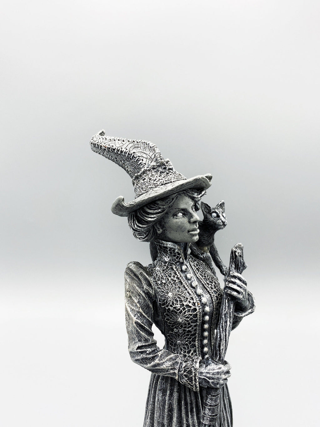 Victorian Witch Statue, Hand Painted Resin Sculpture | Gothic Victorian Folklore Figurine | Pagan Witch with Familiars Spooky Home Decor