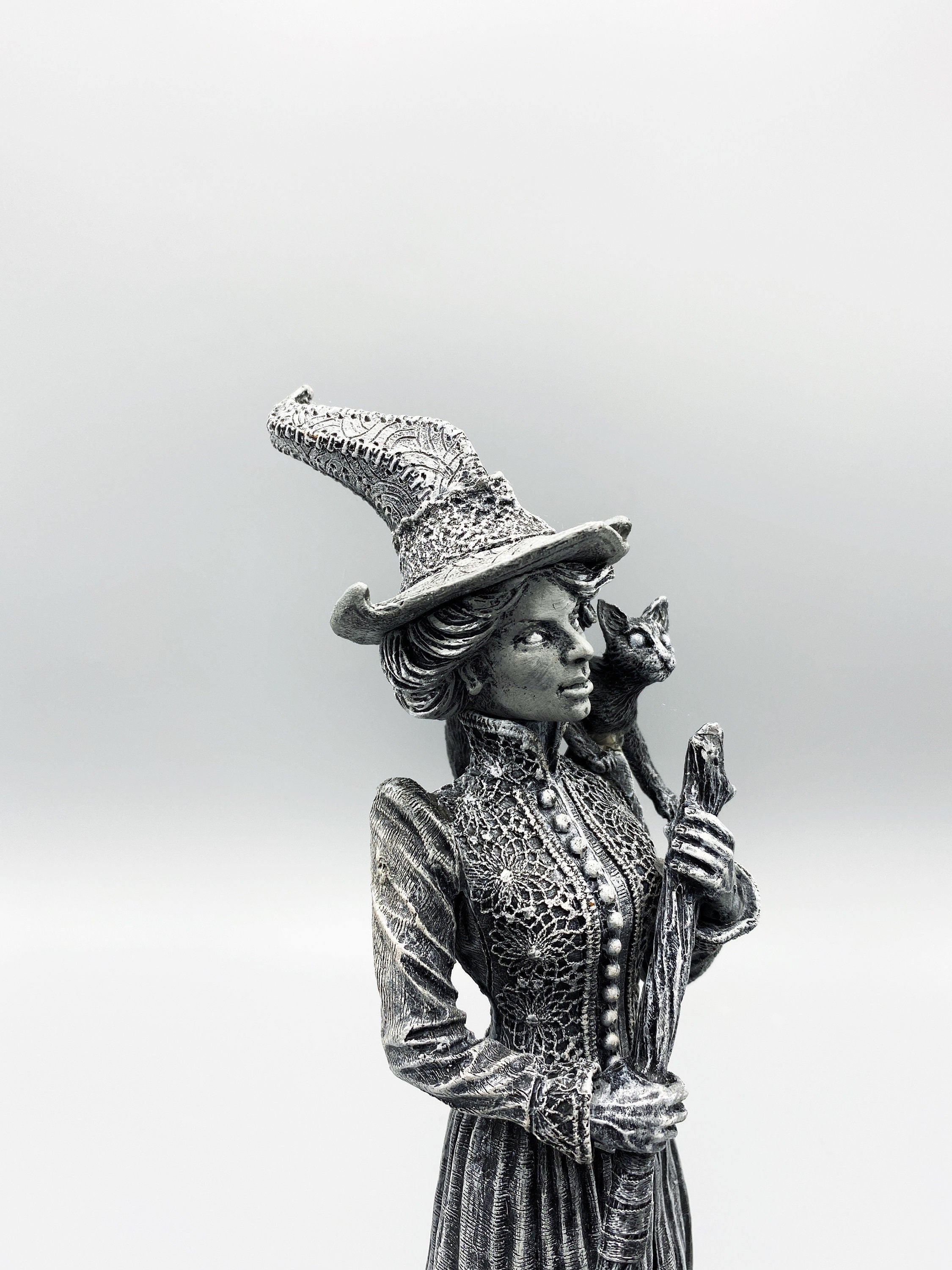 Victorian Witch Statue, Hand Painted Resin Sculpture | Gothic Victorian Folklore Figurine | Pagan Witch with Familiars Spooky Home Decor