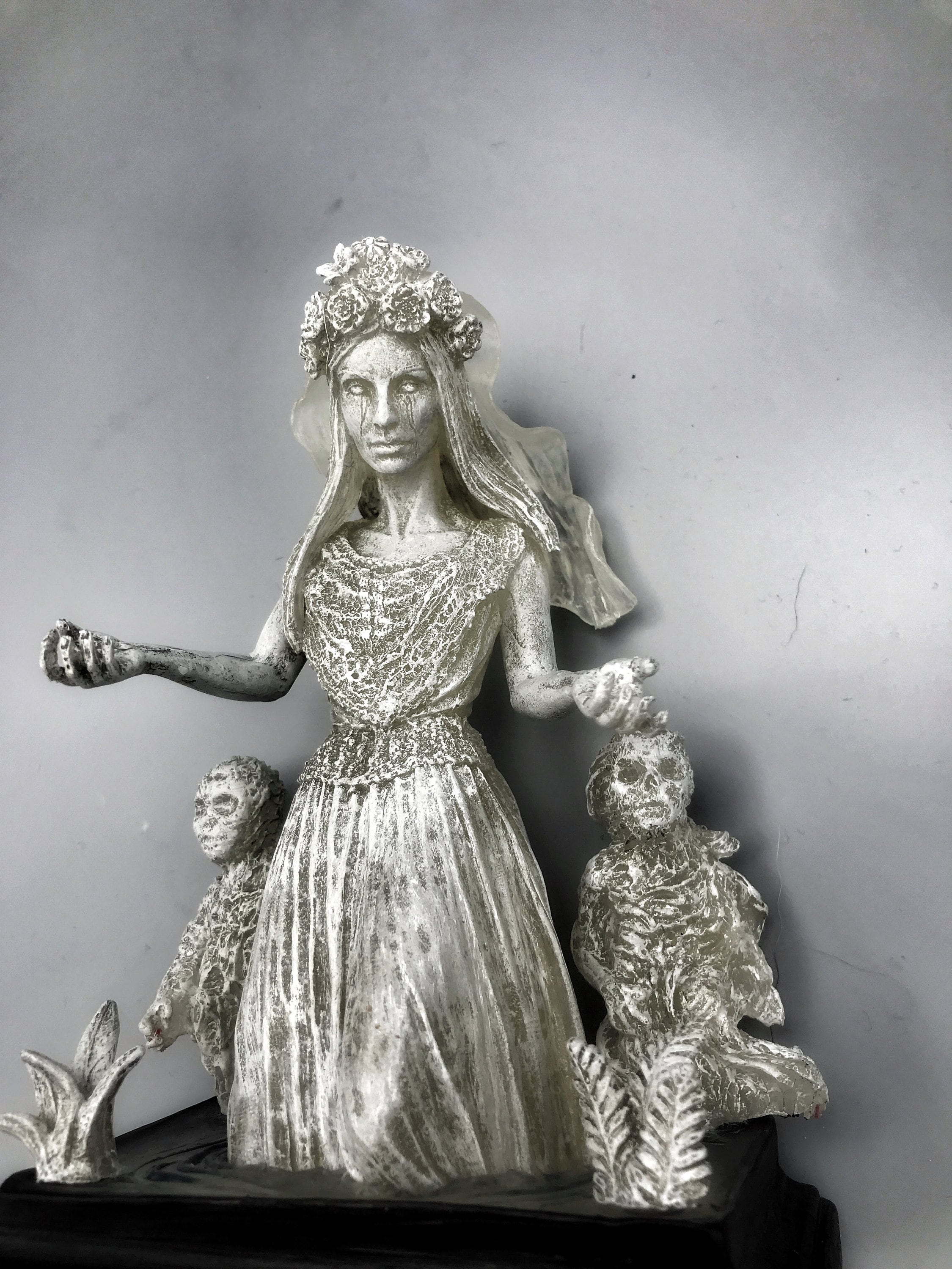La Llorona, The Weeping Woman Statue, Hand Painted Resin Sculpture | Latin American Folklore Ghost Figurine | Dark Art for Spooky Home Decor
