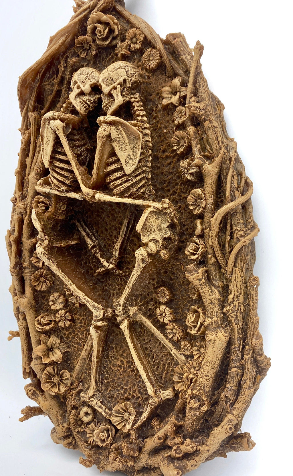 Amor Aeternus Silvanus, Skeleton Lovers Wall Plaque, Resin | Gothic Nature Wall Art | Eternal Love Embracing Skeletons for Gothic Home Decor