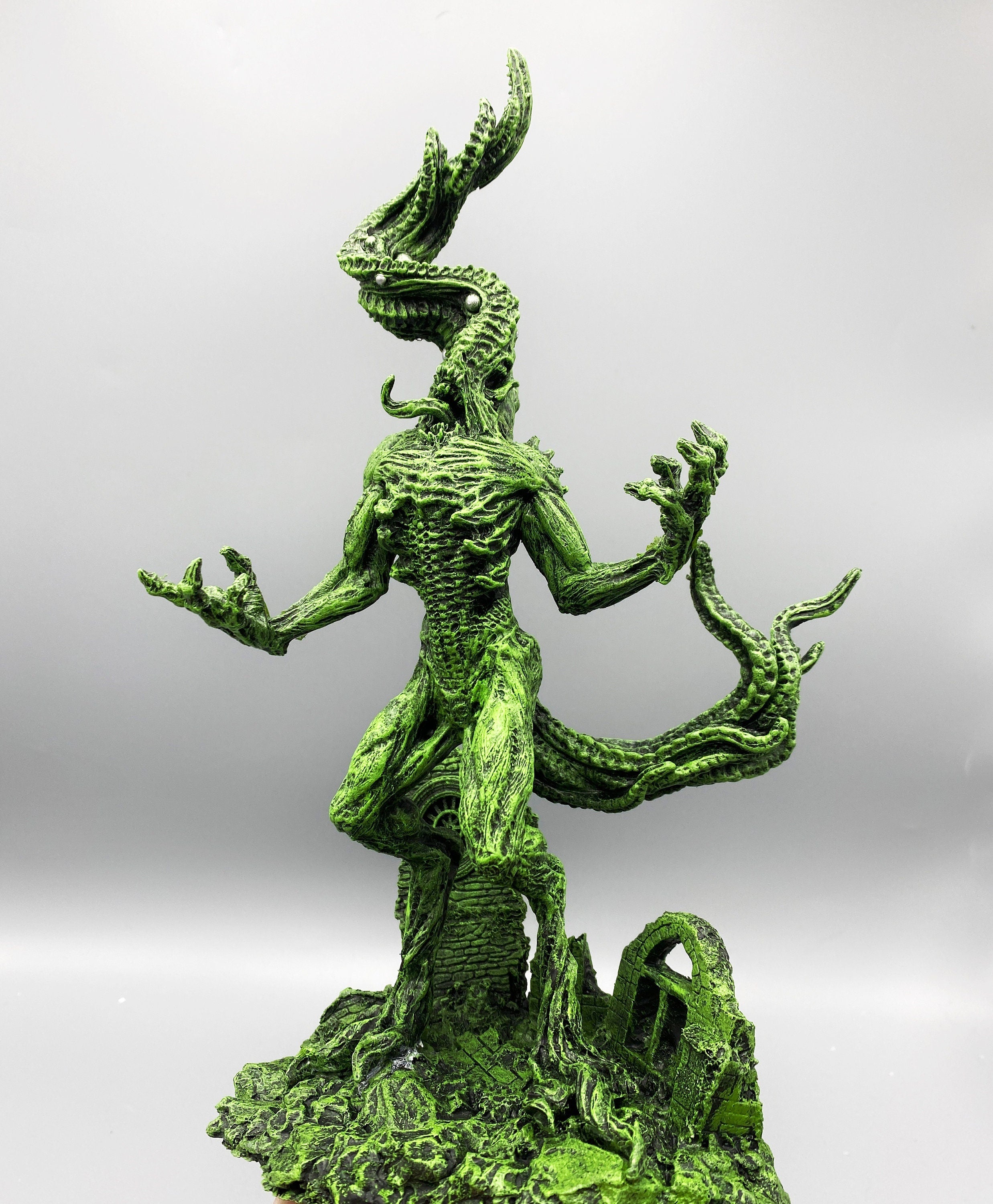 H.P. Lovecraft’s Nyarlathotep Statue, Hand Painted Sculpture | Cthulhu Mythos Monster Figurine | Lovecraftian Horror Decor and Gamer Gift