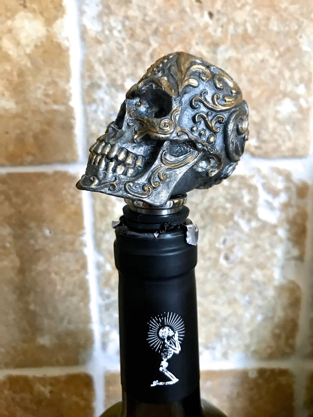 Ornate Skull Winestopper
