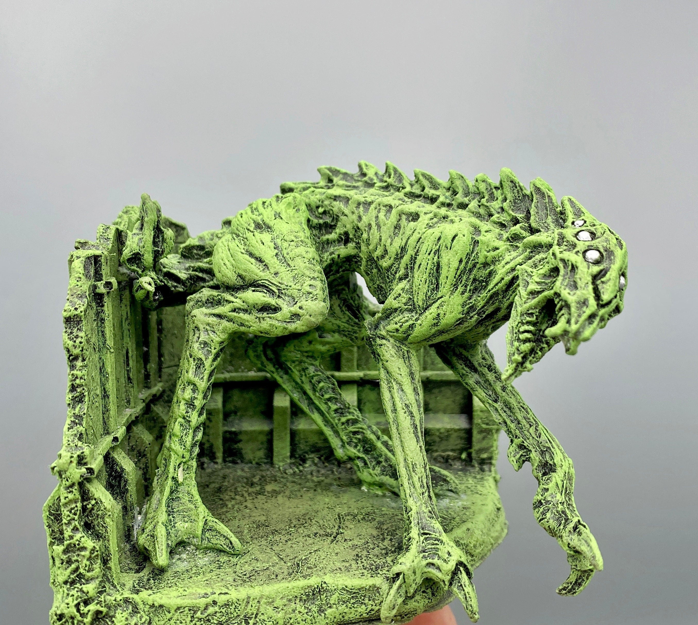 H.P. Lovecraft’s Hound of Tindalos Statue, Hand Painted Sculpture |Cthulhu Mythos Monster Figurine| Lovecraftian Horror Decor and Gamer Gift