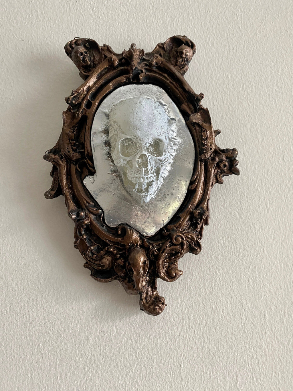 Spectral Skull Wall Plaque, White Version, Resin | Victorian Gothic Haunted Wall Art |Ghost Skull in Mirror for Halloween, Spooky Home Decor