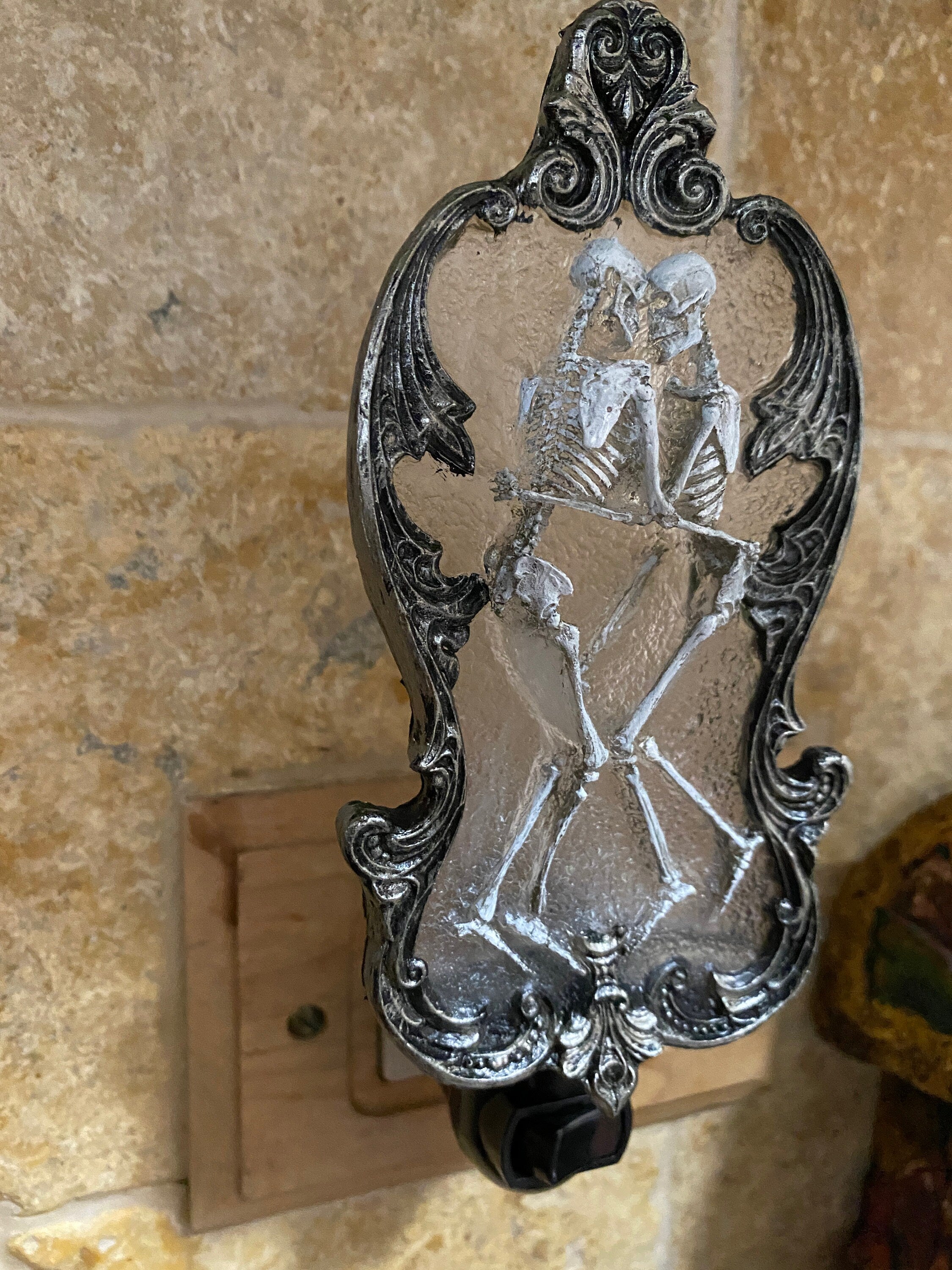 Amor Aeternus, Skeleton Lovers Nightlight, Hand Painted Resin Sculpture| Gothic Night Light |Embracing Skeletons Light for Gothic Home Decor
