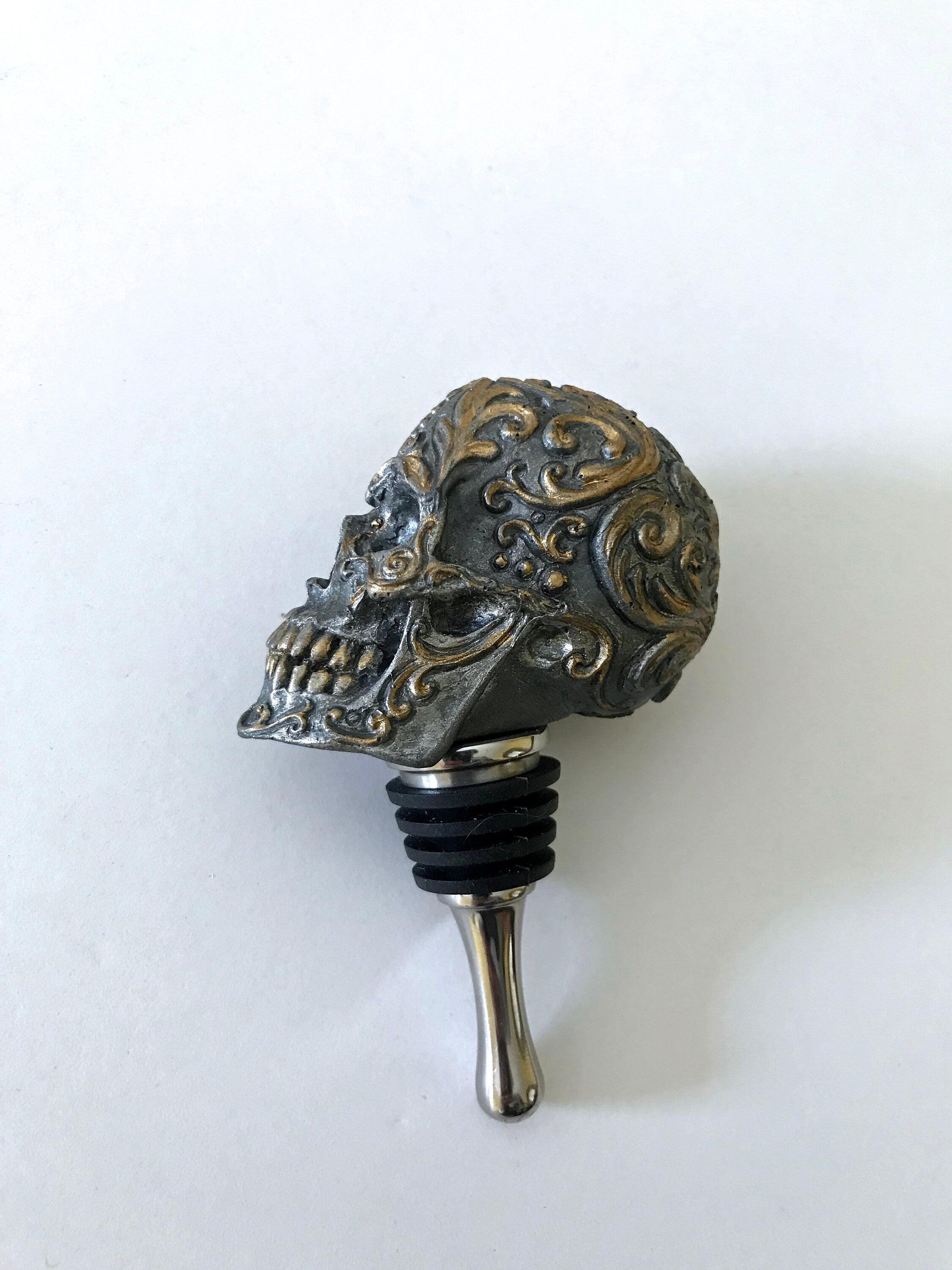 Ornate Skull Winestopper