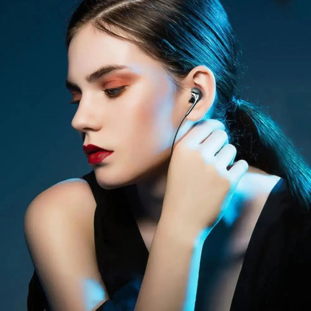 Classic Stereo 3.5mm Wired Control Earphone Stereo Headphones With Control Noise Isolating