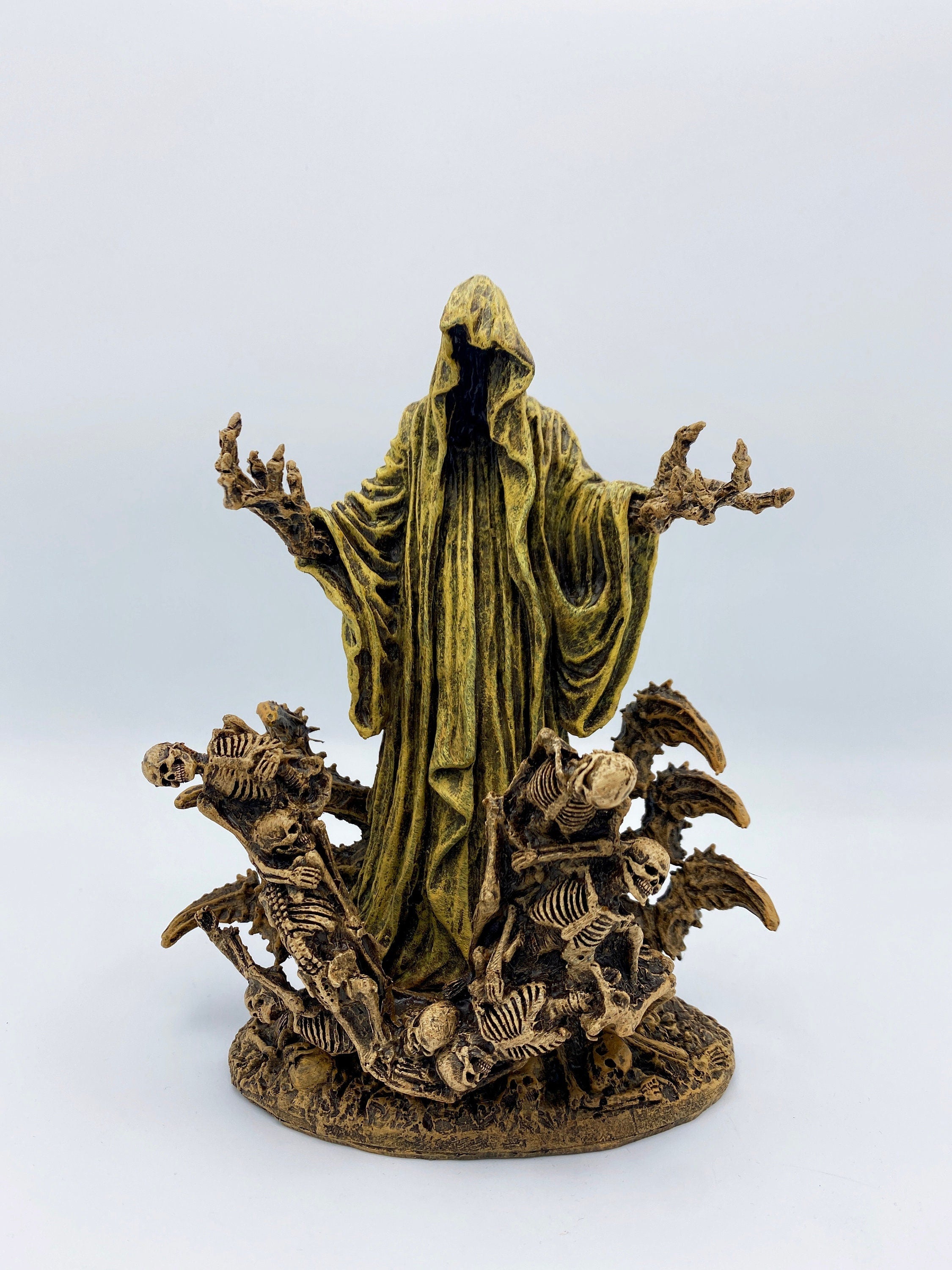 H.P. Lovecraft's The King in Yellow/ Hastur Statue | Cthulhu Mythos Necromancer Figurine | Lovecraftian Horror, Gothic Decor and Gamer Gift