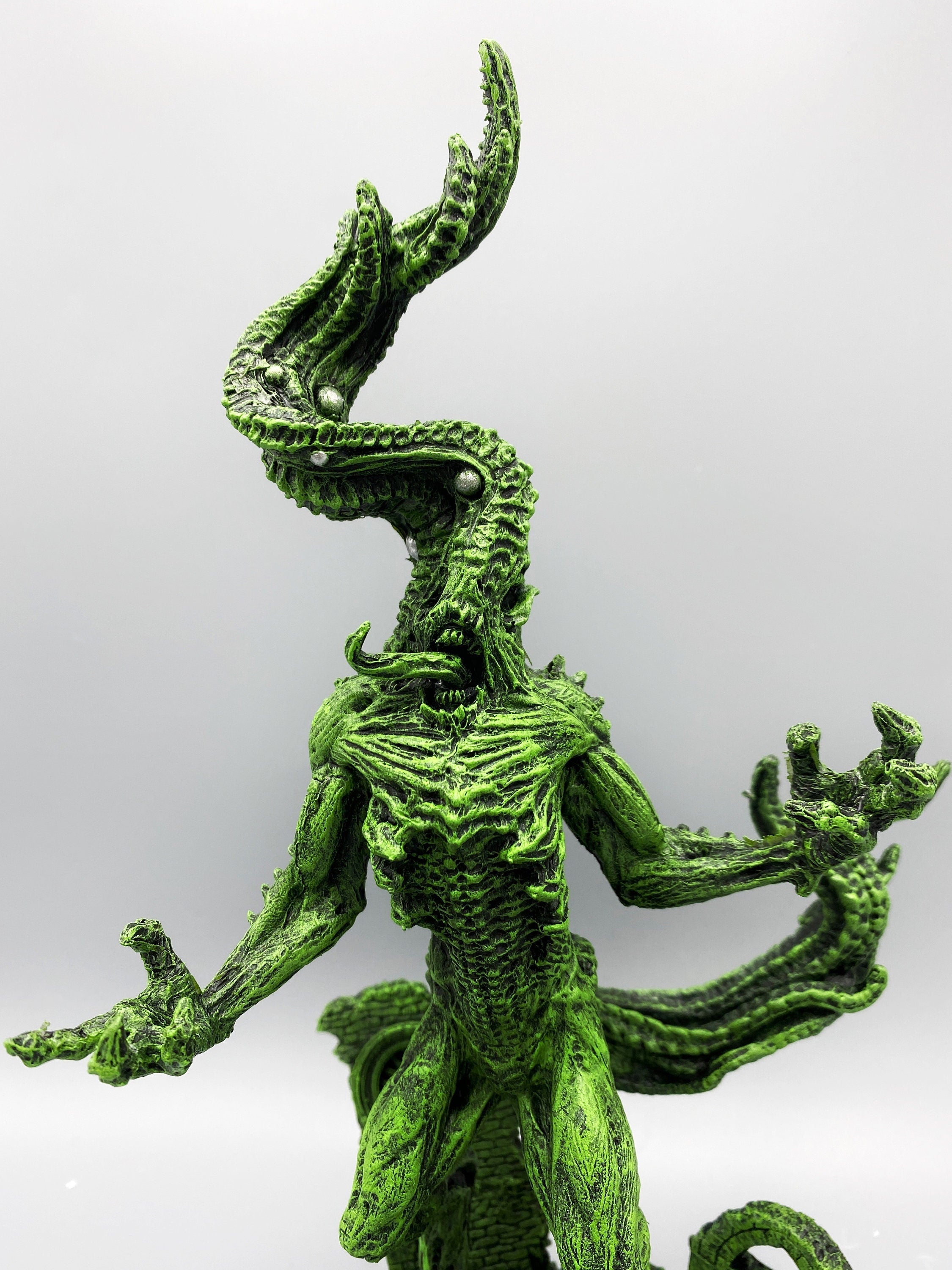 H.P. Lovecraft’s Nyarlathotep Statue, Hand Painted Sculpture | Cthulhu Mythos Monster Figurine | Lovecraftian Horror Decor and Gamer Gift