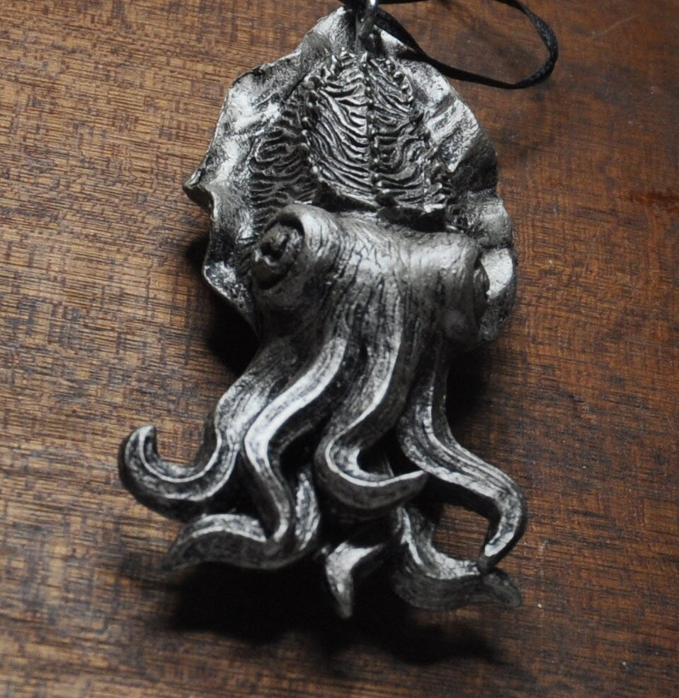 Cuttlefish Ornament, Hand Painted Resin Sculpture | Nautical Sea Creature Figurine |Ocean-Themed Cuttlefish Squid Ornament for Holiday Decor
