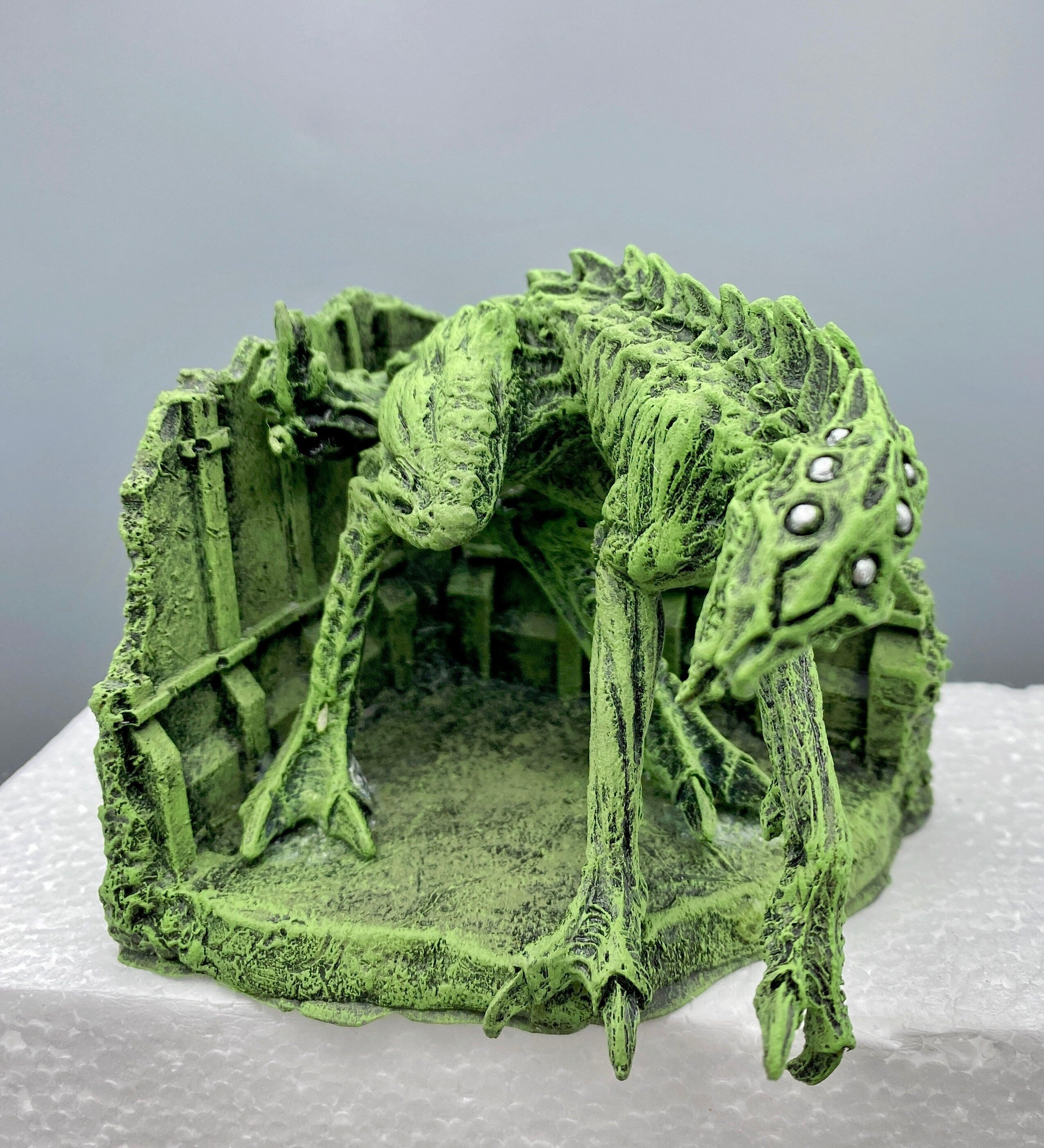 H.P. Lovecraft’s Hound of Tindalos Statue, Hand Painted Sculpture |Cthulhu Mythos Monster Figurine| Lovecraftian Horror Decor and Gamer Gift