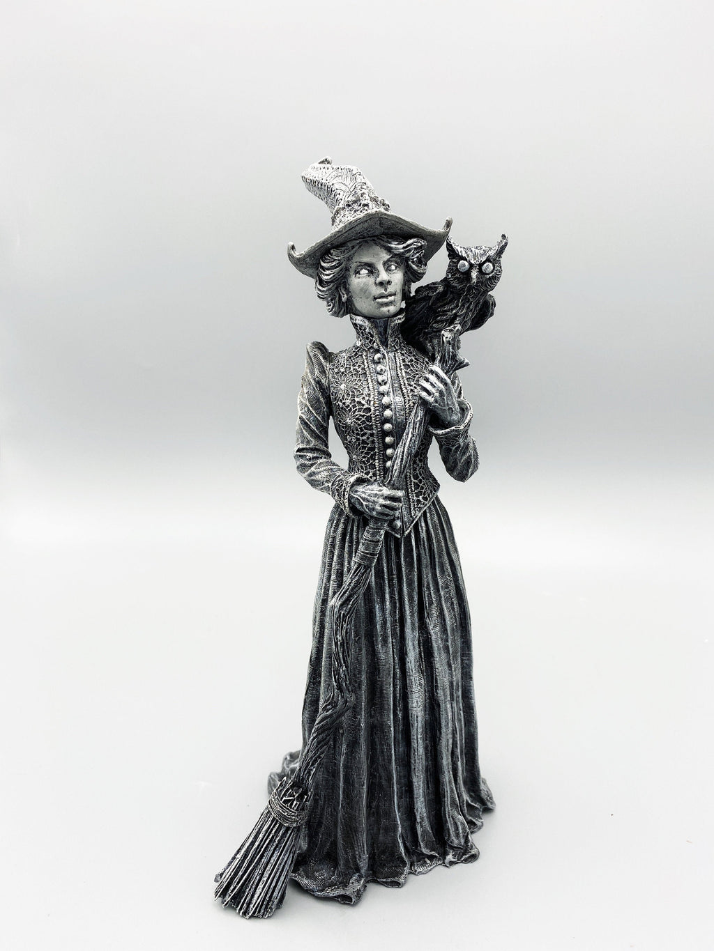 Victorian Witch Statue, Hand Painted Resin Sculpture | Gothic Victorian Folklore Figurine | Pagan Witch with Familiars Spooky Home Decor