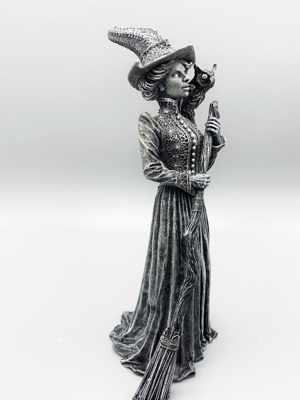Victorian Witch Statue, Hand Painted Resin Sculpture | Gothic Victorian Folklore Figurine | Pagan Witch with Familiars Spooky Home Decor
