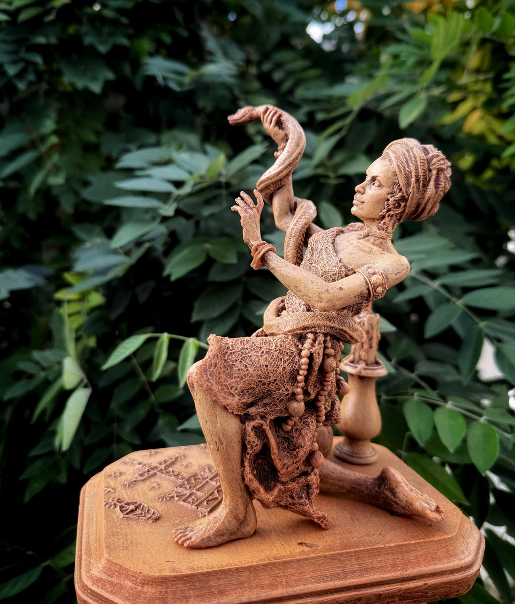 Marie Laveau, Voodoo Queen of New Orleans Statue, Hand Painted Resin | Legendary Witch Figurine | Pagan Altar Statue for Occult Decor