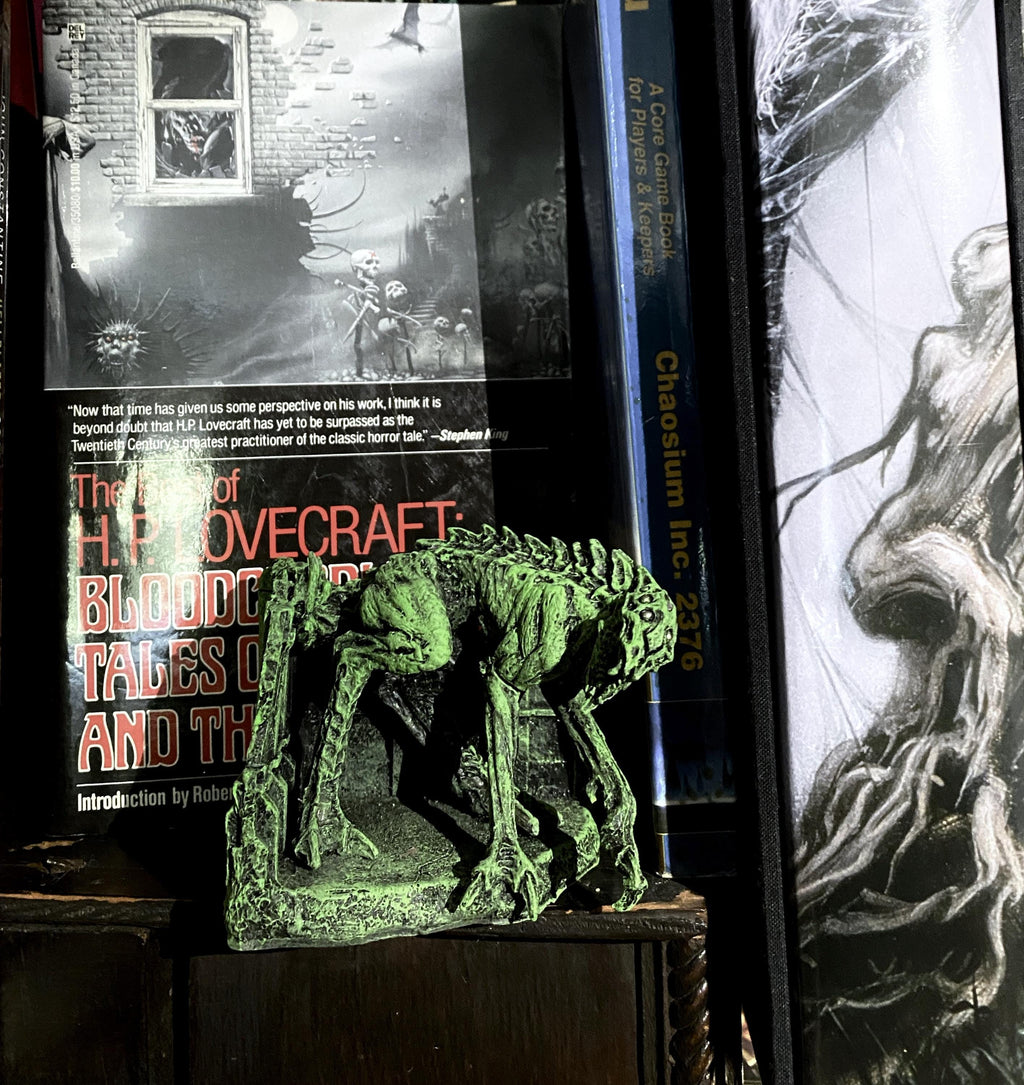 H.P. Lovecraft’s Hound of Tindalos Statue, Hand Painted Sculpture |Cthulhu Mythos Monster Figurine| Lovecraftian Horror Decor and Gamer Gift