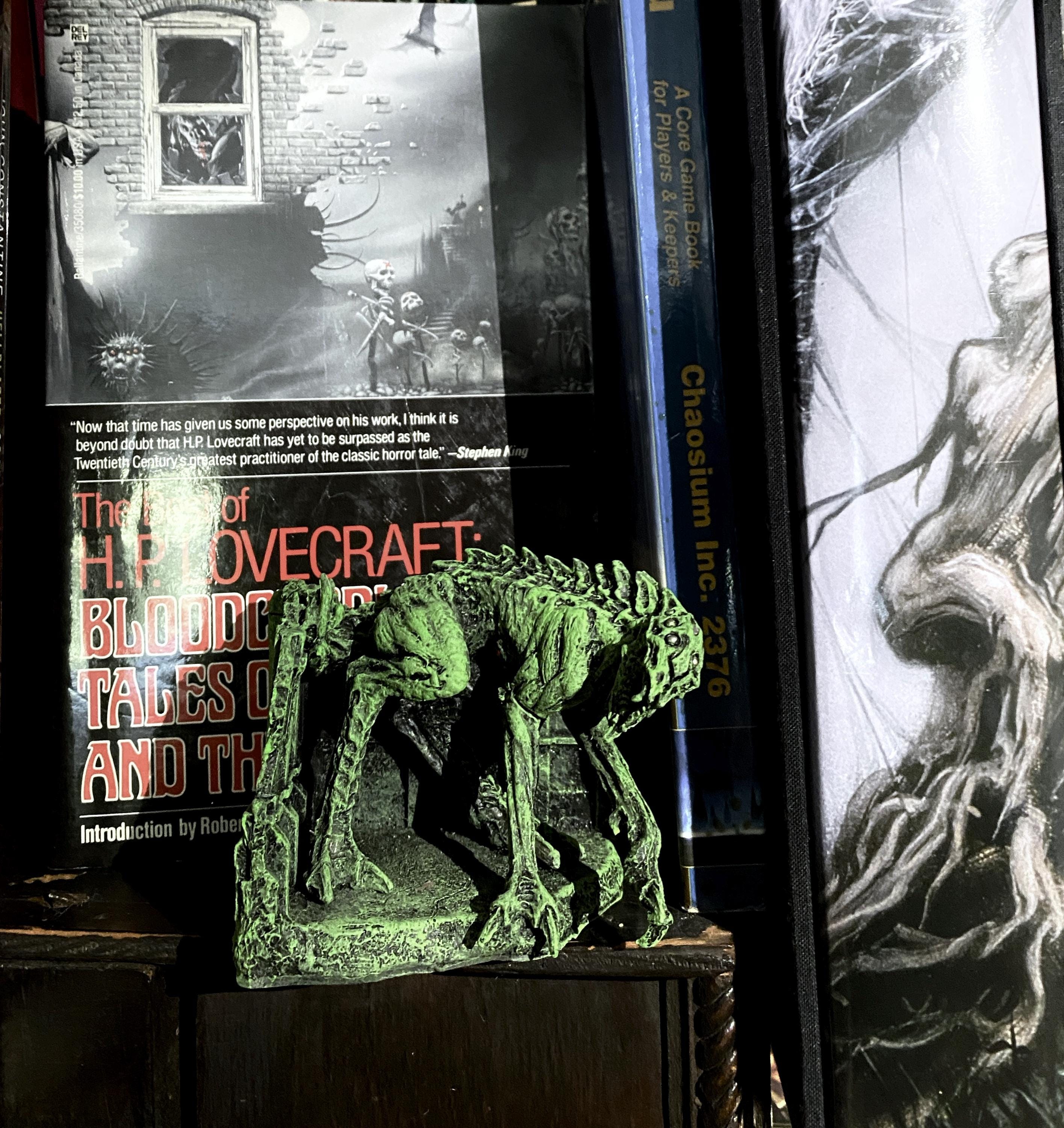 H.P. Lovecraft’s Hound of Tindalos Statue, Hand Painted Sculpture |Cthulhu Mythos Monster Figurine| Lovecraftian Horror Decor and Gamer Gift