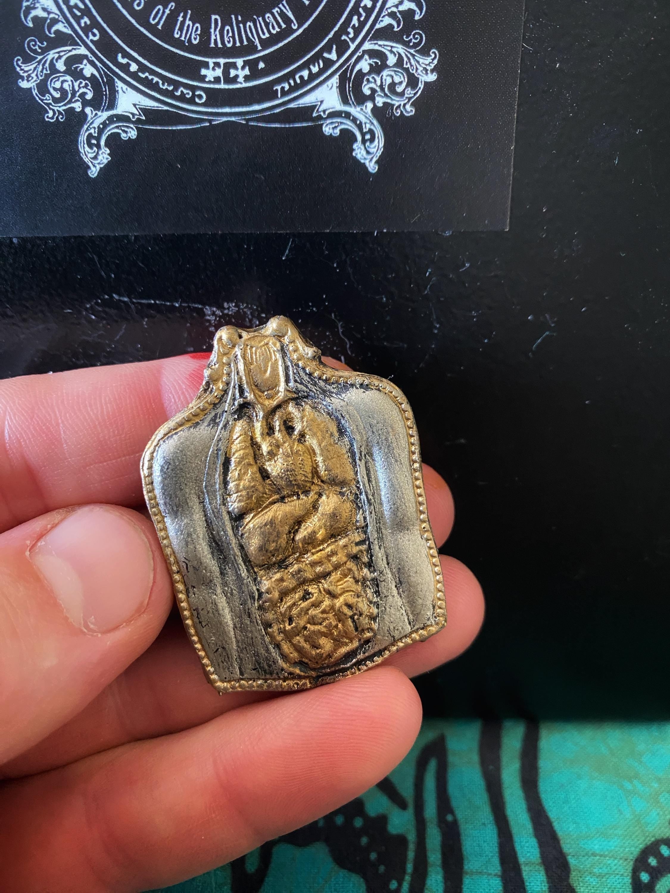 Human Anatomy, Milagro Ex Voto Magnet, Hand Painted Resin Sculpture | Gothic Fantasy Decor | Anatomy Magnet for Fantasy and Gothic Decor