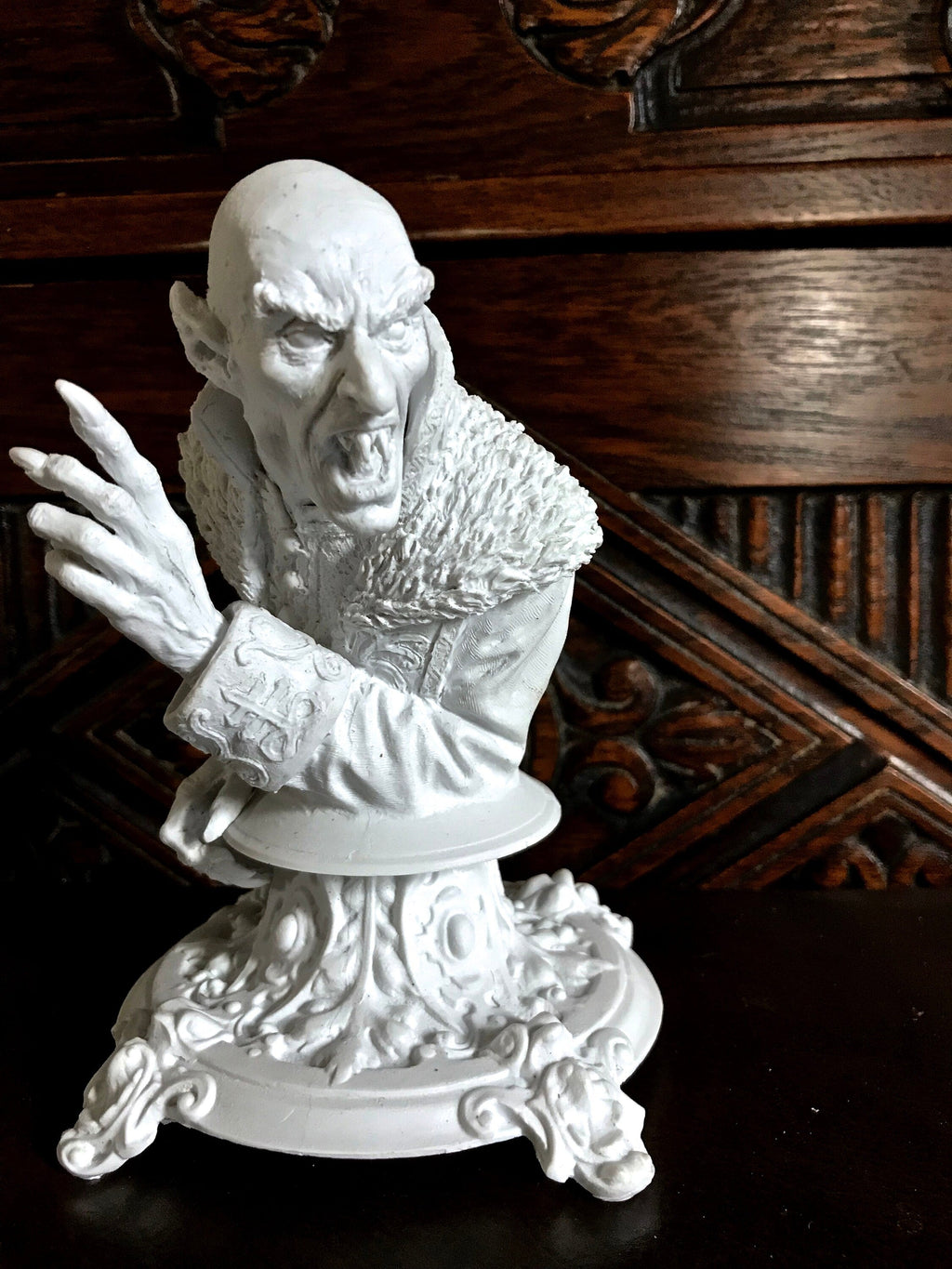 Dracula: Nosferatu Bust,Resin Sculpture | Legendary Vampire Figurine | Victorian Gothic Undead Creature| Dark Art Gift and Spooky Home Decor