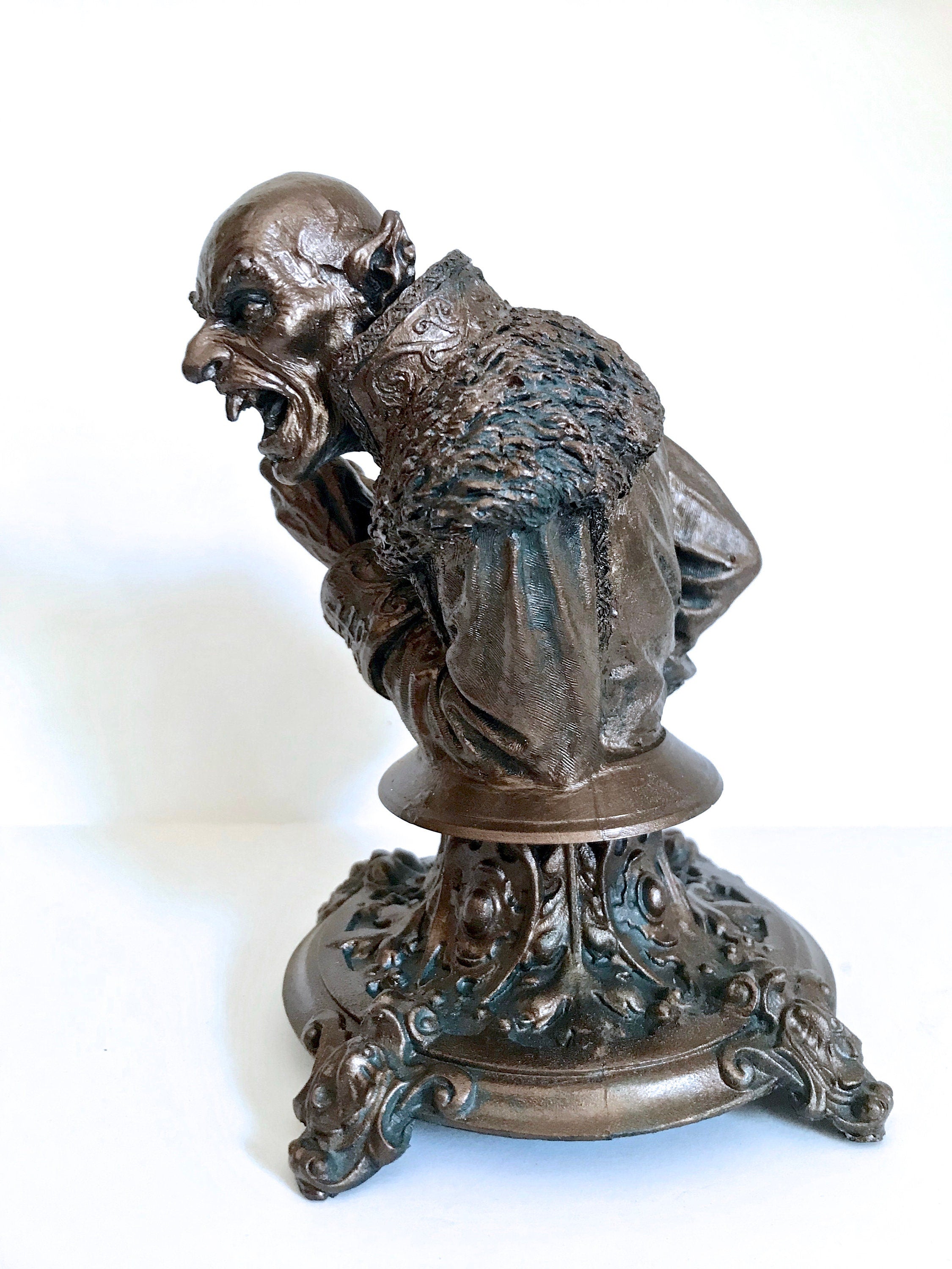 Dracula: Nosferatu Bust,Resin Sculpture | Legendary Vampire Figurine | Victorian Gothic Undead Creature| Dark Art Gift and Spooky Home Decor