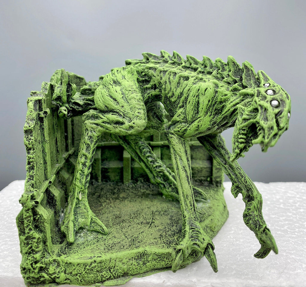 H.P. Lovecraft’s Hound of Tindalos Statue, Hand Painted Sculpture |Cthulhu Mythos Monster Figurine| Lovecraftian Horror Decor and Gamer Gift