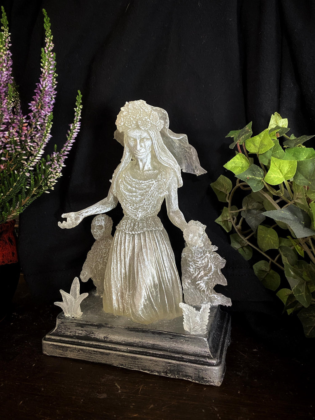 La Llorona, The Weeping Woman Statue, Hand Painted Resin Sculpture | Latin American Folklore Ghost Figurine | Dark Art for Spooky Home Decor