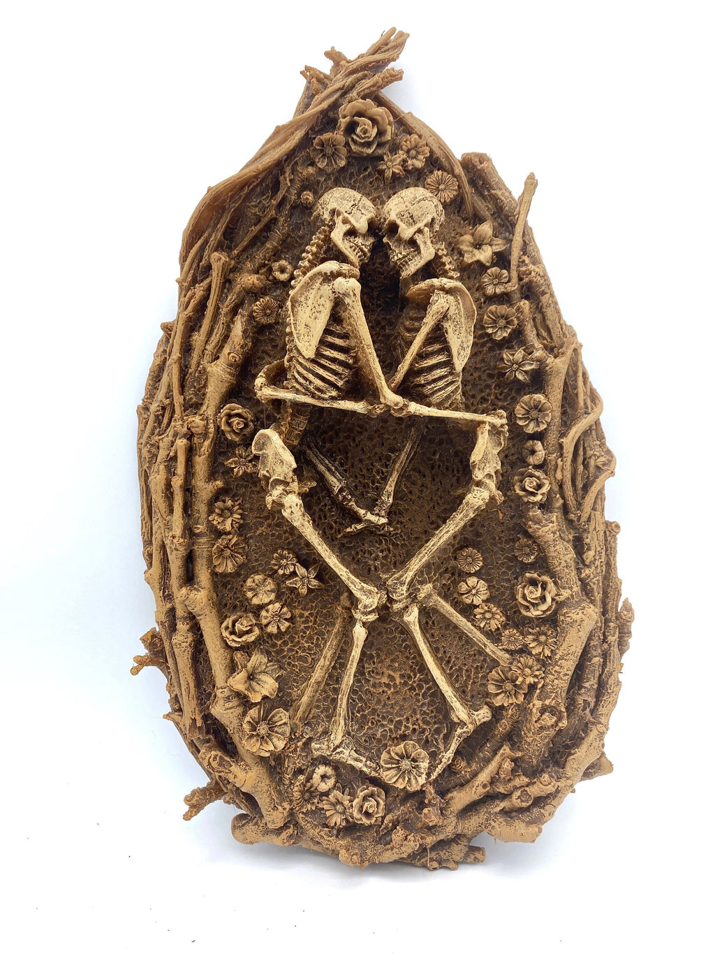 Amor Aeternus Silvanus, Skeleton Lovers Wall Plaque, Resin | Gothic Nature Wall Art | Eternal Love Embracing Skeletons for Gothic Home Decor
