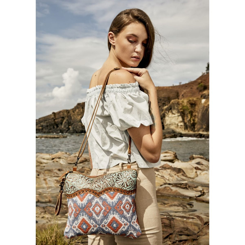 Innsaei Small & Crossbody bag